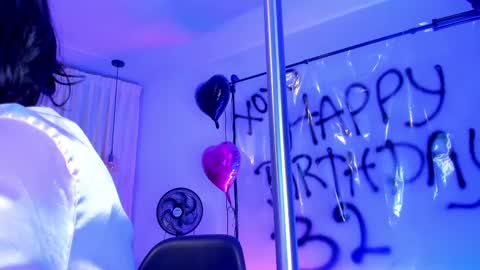 Snapshot of heidyblue chatting on 02/20/25, 12:30 online show from 02/20/25, 12:30