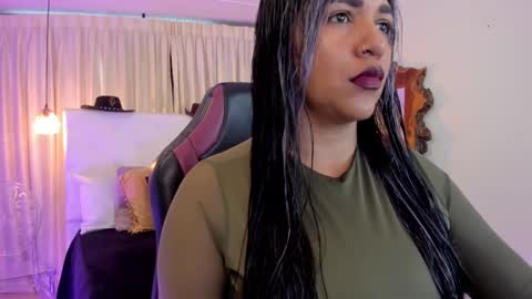 Snapshot of heidyblue chatting on 10/10/25, 04:50 online show from 10/10/25, 04:50