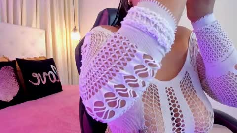 Snapshot of heidyblue chatting on 10/28/25, 05:26 online show from 10/28/25, 05:26