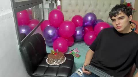 Snapshot of heiker_ chatting on 10/16/25, 03:29 heiker_ online show from 10/16/25, 03:29