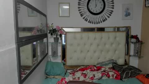 heiker_ online show from 10/19/25, 02:56