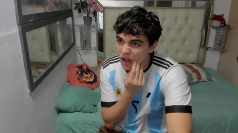 heiker_ online show from 10/22/25, 03:07