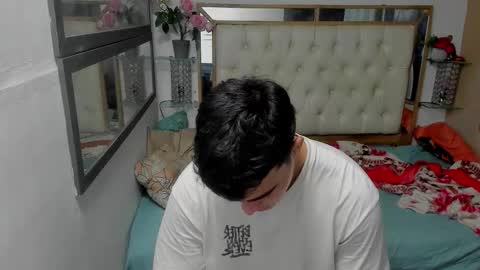 Snapshot of heiker_ chatting on 11/12/25, 02:56 heiker_ online show from 11/12/25, 02:56