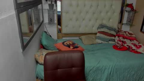 Snapshot of heiker_ chatting on 11/22/25, 02:32 heiker_ online show from 11/22/25, 02:32