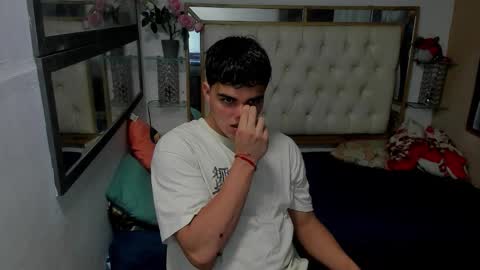 Snapshot of heiker_ chatting on 12/14/25, 02:39 heiker_ online show from 12/14/25, 02:39