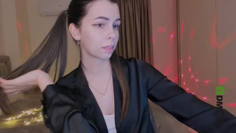 Snapshot of heileymeow chatting on 03/10/25, 06:01 Heiley online show from 03/10/25, 06:01