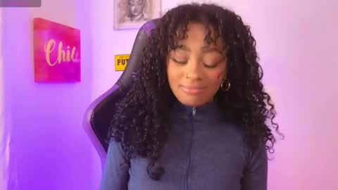 Snapshot of heily_fox chatting on 01/30/25, 07:39 HEILY  online show from 01/30/25, 07:39