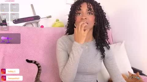 Snapshot of heily_fox chatting on 02/17/25, 08:36 HEILY  online show from 02/17/25, 08:36