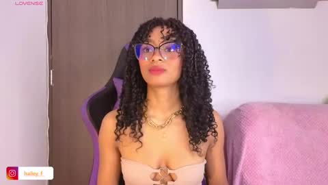 Snapshot of heily_fox chatting on 02/24/25, 05:11 HEILY  online show from 02/24/25, 05:11