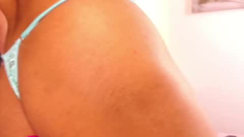 Snapshot of heily_fox chatting on 10/10/25, 03:38 HEILY  online show from 10/10/25, 03:38