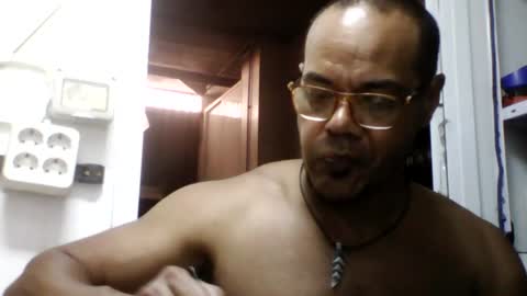 Snapshot of heistt chatting on 07/13/26, 05:38 Heist Stein online show from 07/13/26, 05:38