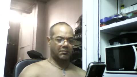 Snapshot of heistt chatting on 07/18/26, 01:04 Heist Stein online show from 07/18/26, 01:04