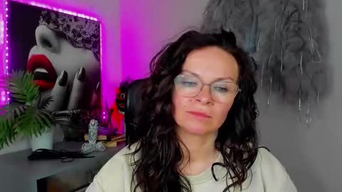 Helen online show from 04/15/26, 02:57