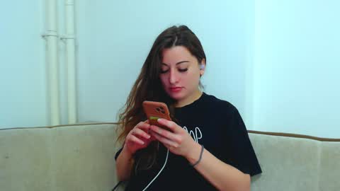 Snapshot of helen_adams_ chatting on 12/19/24, 05:29 helen_adams_ online show from 12/19/24, 05:29