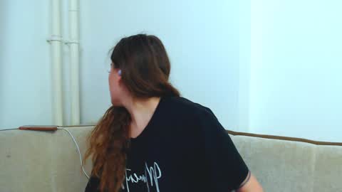 Snapshot of helen_adams_ chatting on 01/14/25, 01:17 helen_adams_ online show from 01/14/25, 01:17