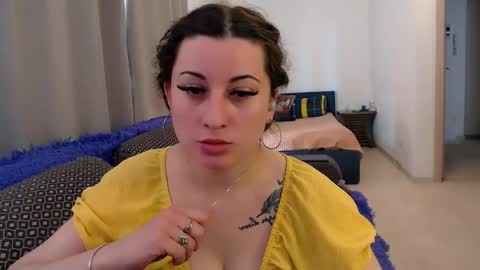 helen_adams_ online show from 05/27/26, 06:32