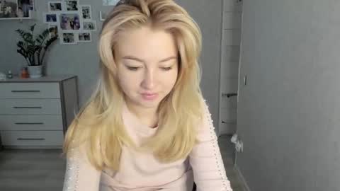 Snapshot of helen_angel_girl chatting on 10/08/25, 05:27 Helen sven online show from 10/08/25, 05:27