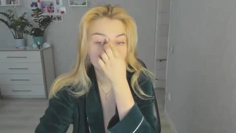 Snapshot of helen_angel_girl chatting on 01/06/26, 06:50 Helen sven online show from 01/06/26, 06:50