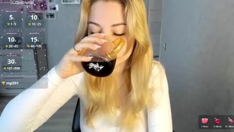 Snapshot of helen_angel_girl chatting on 03/14/26, 05:02 Helen sven online show from 03/14/26, 05:02