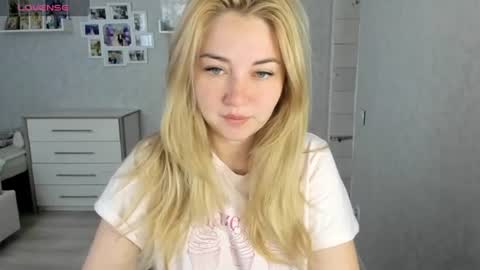 Snapshot of helen_angel_girl chatting on 06/17/26, 06:05 Helen sven online show from 06/17/26, 06:05