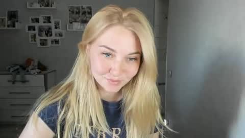 Snapshot of helen_angel_girl chatting on 06/21/26, 03:14 Helen sven online show from 06/21/26, 03:14