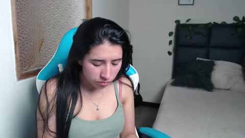 Snapshot of helen_rossy chatting on 11/22/25, 07:35 Helen online show from 11/22/25, 07:35