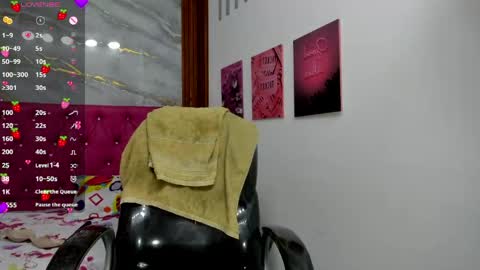 Snapshot of helen_russoo chatting on 04/15/26, 07:10 Helen online show from 04/15/26, 07:10