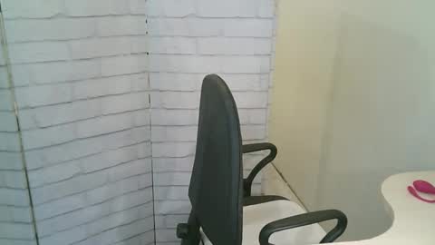 Snapshot of helen_xi chatting on 05/16/26, 02:05 Helen online show from 05/16/26, 02:05