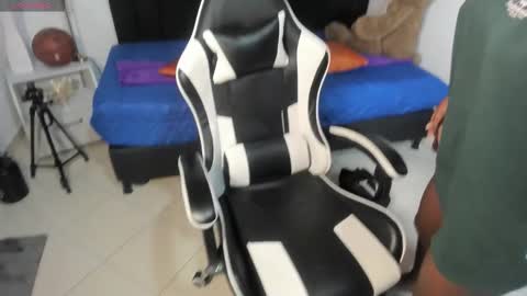 Snapshot of helena_copper chatting on 11/19/25, 04:34 HELENA COPPER online show from 11/19/25, 04:34