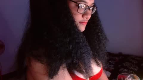 Snapshot of helena_grant chatting on 01/07/25, 03:02 Helena online show from 01/07/25, 03:02