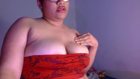 Snapshot of helena_grant chatting on 01/23/25, 05:21 Helena online show from 01/23/25, 05:21