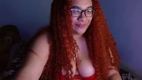 Snapshot of helena_grant chatting on 02/27/25, 04:10 Helena online show from 02/27/25, 04:10