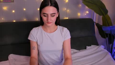 Snapshot of helena_lorente chatting on 12/22/24, 08:47 Helen online show from 12/22/24, 08:47