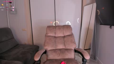 Snapshot of helena_lorente chatting on 10/06/25, 04:48 Helen online show from 10/06/25, 04:48