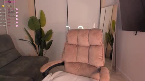 Snapshot of helena_lorente chatting on 10/18/25, 03:46 Helen online show from 10/18/25, 03:46