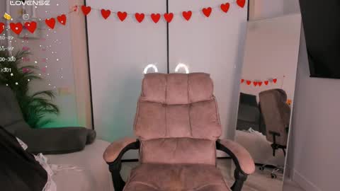 Snapshot of helena_lorente chatting on 03/27/26, 02:17 Helen online show from 03/27/26, 02:17