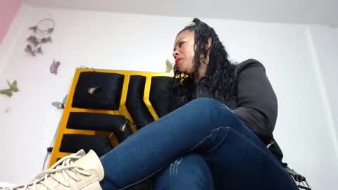 Snapshot of helenahotwet chatting on 12/29/24, 01:17 helenahotwet online show from 12/29/24, 01:17