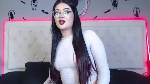 helenamorningstar online show from 12/12/24, 04:26