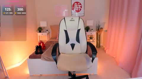 Snapshot of helenaregal chatting on 10/13/25, 01:44 Helena online show from 10/13/25, 01:44