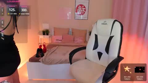 Snapshot of helenaregal chatting on 11/14/25, 01:54 Helena online show from 11/14/25, 01:54