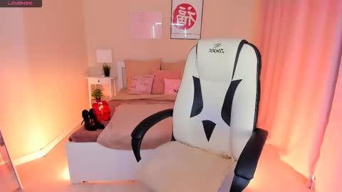 Snapshot of helenaregal chatting on 11/29/25, 09:45 Helena online show from 11/29/25, 09:45