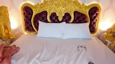 H E L E N A  online show from 03/02/25, 03:45