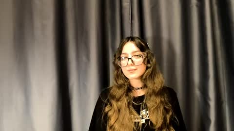 Snapshot of helenatenbrink chatting on 04/25/26, 09:01 Charley online show from 04/25/26, 09:01