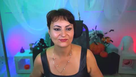 helenbeler online show from 10/24/25, 02:35