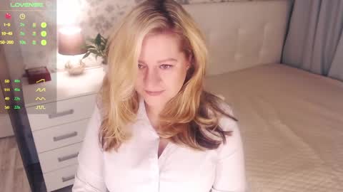 Snapshot of helenbonham chatting on 12/16/24, 03:40 Helena Bonham online show from 12/16/24, 03:40