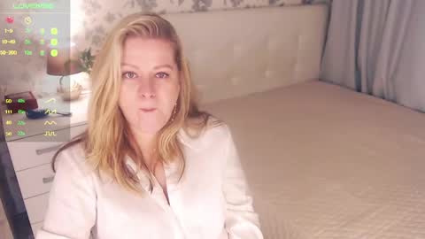 Snapshot of helenbonham chatting on 12/18/24, 06:53 Helena Bonham online show from 12/18/24, 06:53