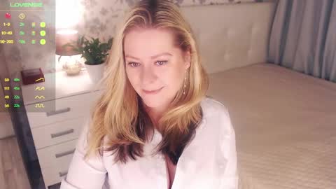 Snapshot of helenbonham chatting on 12/19/24, 03:51 Helena Bonham online show from 12/19/24, 03:51