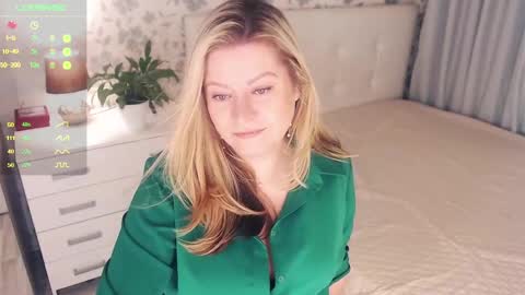 Snapshot of helenbonham chatting on 01/11/25, 04:48 Helena Bonham online show from 01/11/25, 04:48