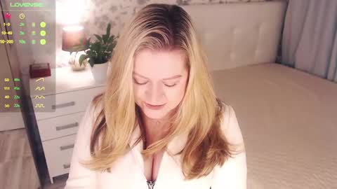 Snapshot of helenbonham chatting on 01/15/25, 05:19 Helena Bonham online show from 01/15/25, 05:19