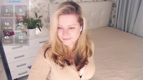 Snapshot of helenbonham chatting on 01/23/25, 04:30 Helena Bonham online show from 01/23/25, 04:30